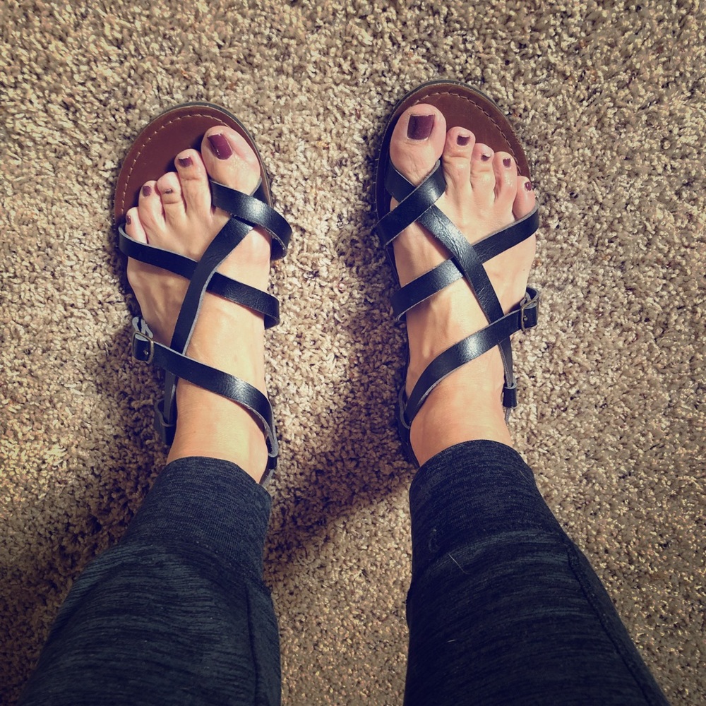 Mossimo black strappy sandals
